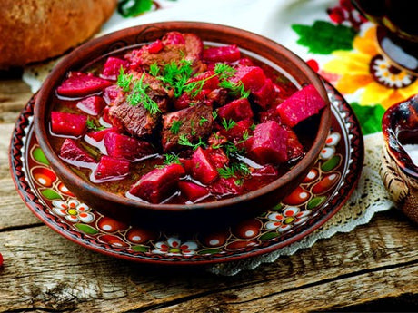 Roter Rüben Rinder Gulasch (Rindergulasch mit Rote Beete)