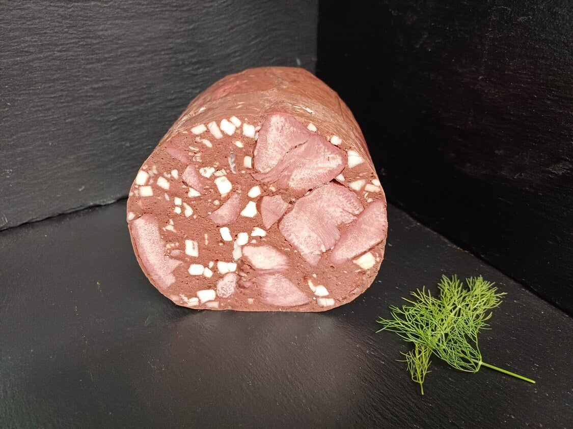 Blutzungenwurst am Stück dekoriert mit Thymian