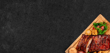 Schweinefleisch auf Schieferhintergrund