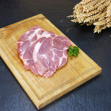 Nackensteak vom EIFEL Schwein auf Schiefer