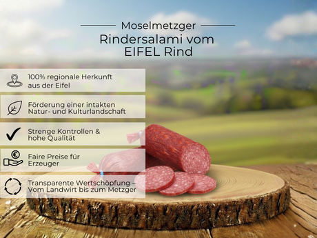 Rindersalami von der Regionalmarke EIFEL auf auf runder Holzplatte in der sonnigen Landschaft