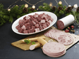 Gulasch gemischt, Haussalami, Aufschnitt gemischt und Wiener Würstchen mit Tannenzweig Deko