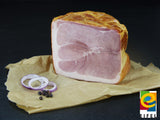 Metzgerschinken vom EIFEL Schwein mit roten Zwiebeln und Wachholderbeeren mit Ähren auf Schieferhintergrund