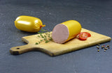 Leberwurst fein im Golddarm vom EIFEL Schwein mit Thymian Cherry Tomaten und Pefferkörnern auf Schieferhintergrund