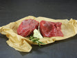 Argentinisches Filetsteak mit Rosmarin und Kräuterbutter auf Schieferhintergrund