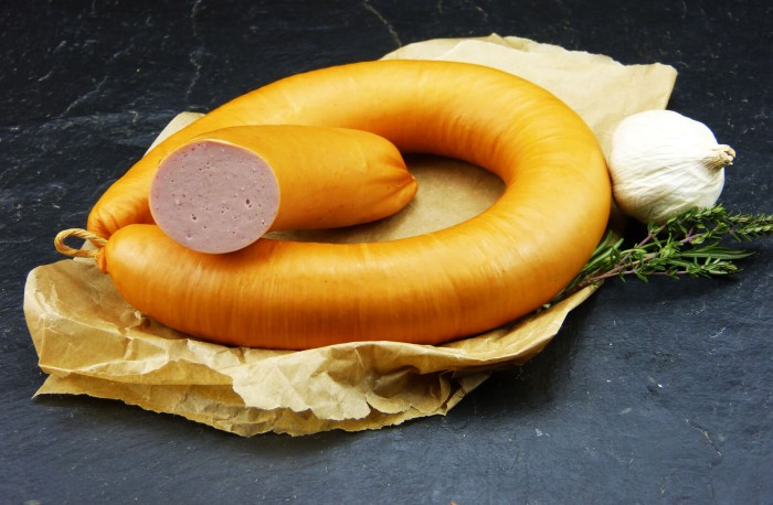 EIFEL Schwein: Fleischwurst im Ring mit Knoblauch im Naturdarm